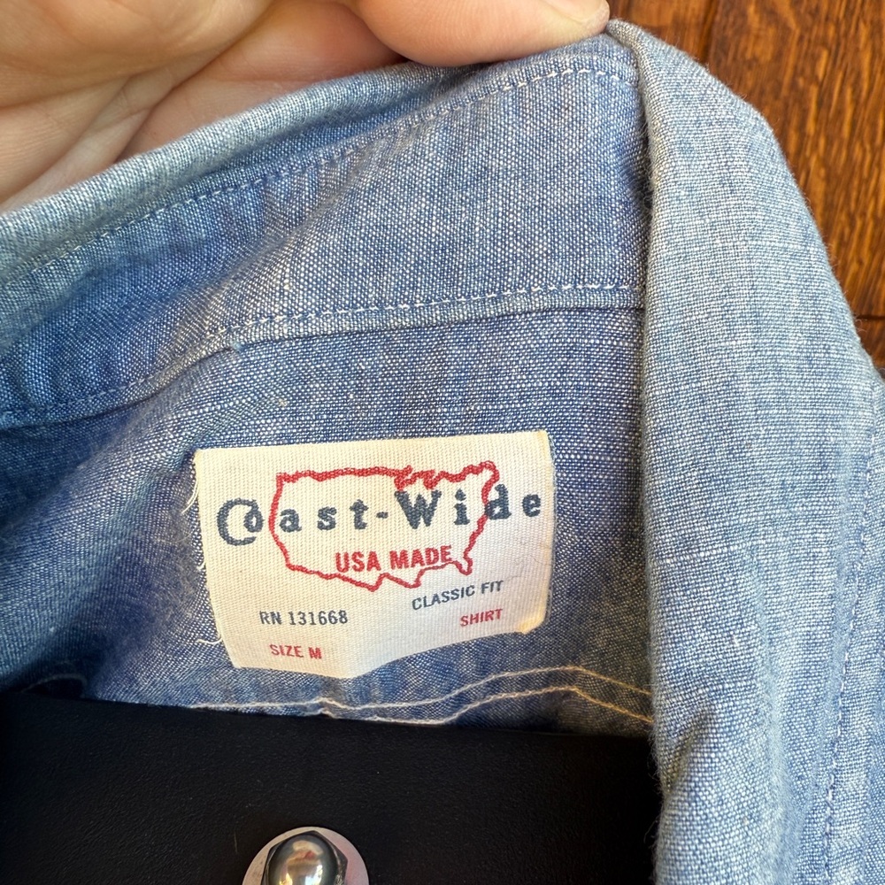 Men's Casual Blue Geometric Button-Down Shirt - Picture 5 of 7